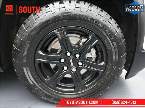 Used 2022 GMC Acadia AT4 w/ Technology Package image 30