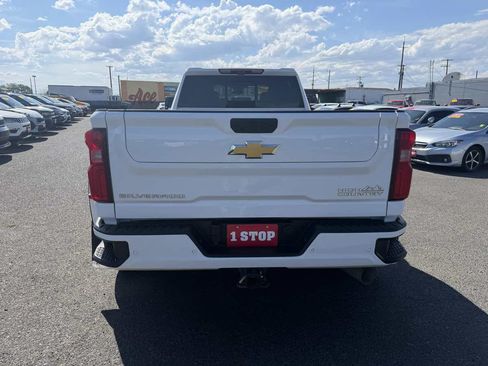 Used 2024 Chevrolet Silverado 3500 High Country w/ High Country Premium Package AWD/4WD image 4