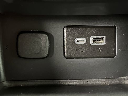 Certified 2023 GMC Acadia SLE w/ Driver Convenience Package image 25