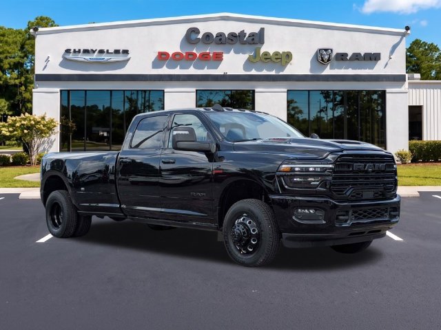 Used 2026 RAM 3500 Laramie AWD/4WD image 2