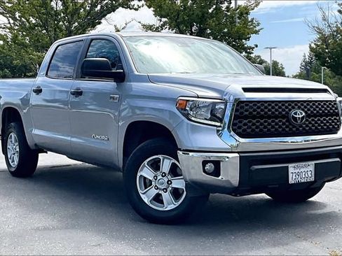 Used 2020 Toyota Tundra SR5 w/ SR5 Upgrade Package AWD/4WD image 2