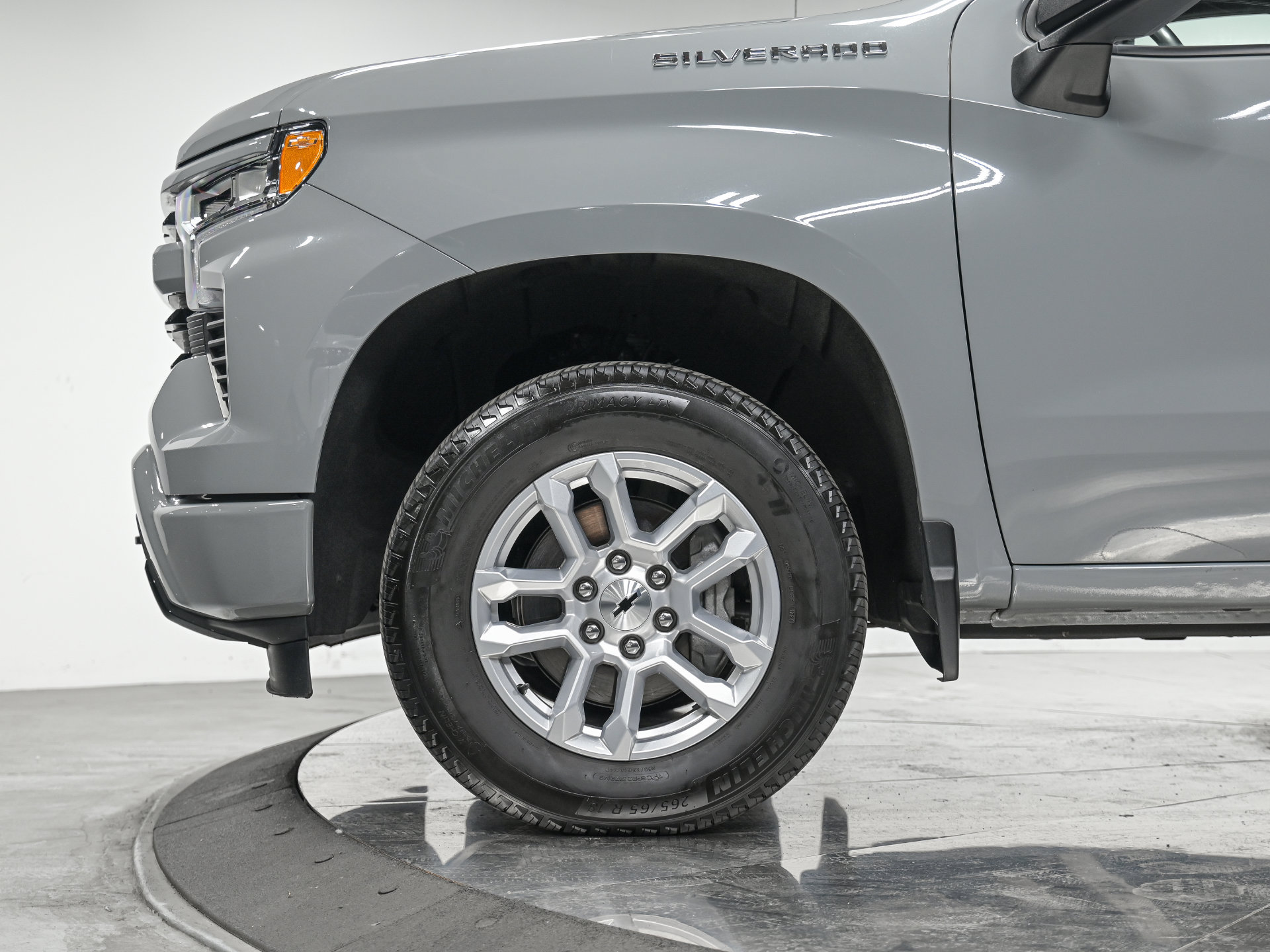 Used 2024 Chevrolet Silverado 1500 RST AWD/4WD image 3