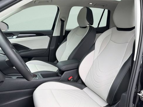 New 2026 Volkswagen Tiguan SE FWD image 27