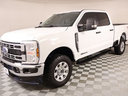 Used 2024 Ford F250 XLT w/ FX4 Off-Road Package AWD/4WD image 9