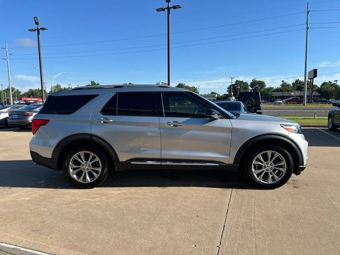 Used 2020 Ford Explorer Limited RWD image 4