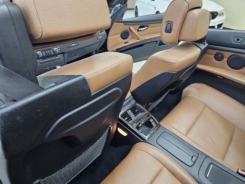 Used 2011 BMW 335i Convertible w/ M Sport Pkg image 25