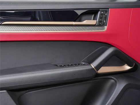 Certified 2024 Porsche Cayenne Turbo GT AWD/4WD image 6