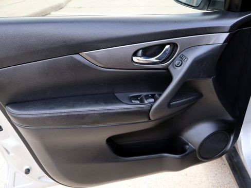 Used 2016 Nissan Rogue S FWD image 14