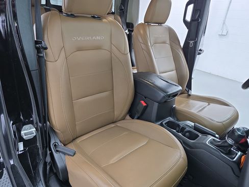 Used 2020 Jeep Gladiator Overland AWD/4WD image 10
