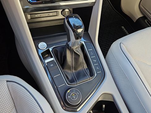 Used 2022 Volkswagen Tiguan SEL R-Line image 15