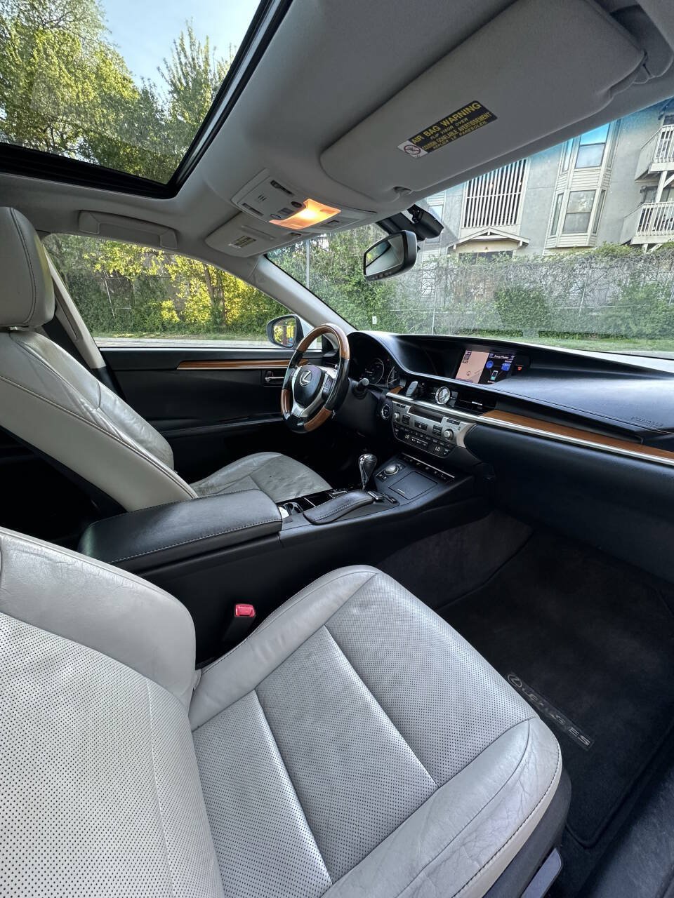 Used 2013 Lexus ES 300h w/ Luxury Pkg FWD image 19