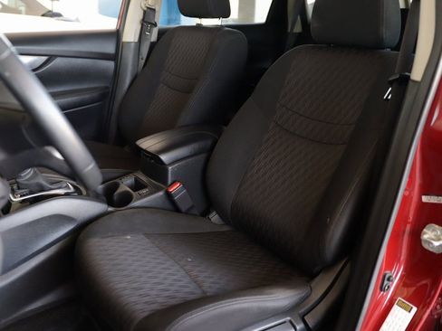 Used 2020 Nissan Rogue S image 19