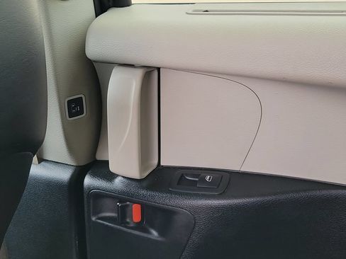 Used 2023 Chrysler Pacifica Touring-L FWD image 17