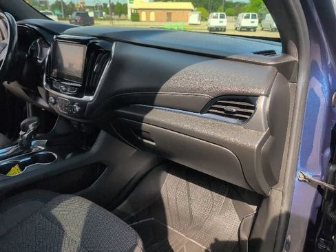 Used 2022 Chevrolet Traverse LT FWD image 50