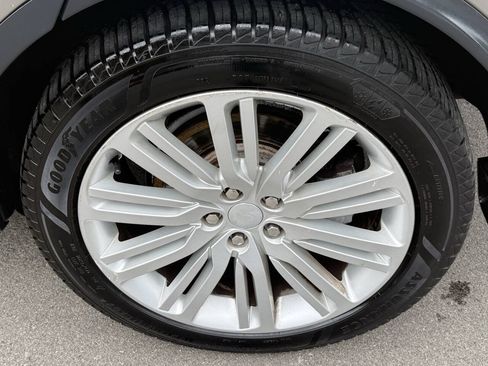 Used 2017 Land Rover Discovery First Edition AWD/4WD image 29
