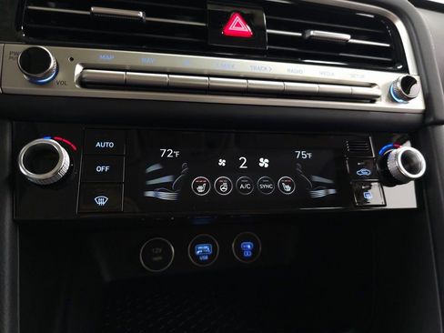 Used 2026 Genesis G70 2.5T image 22