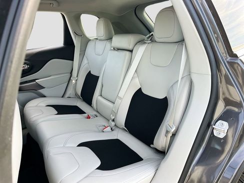 Certified 2020 Jeep Cherokee Latitude Plus w/ Comfort/Convenience Group image 22