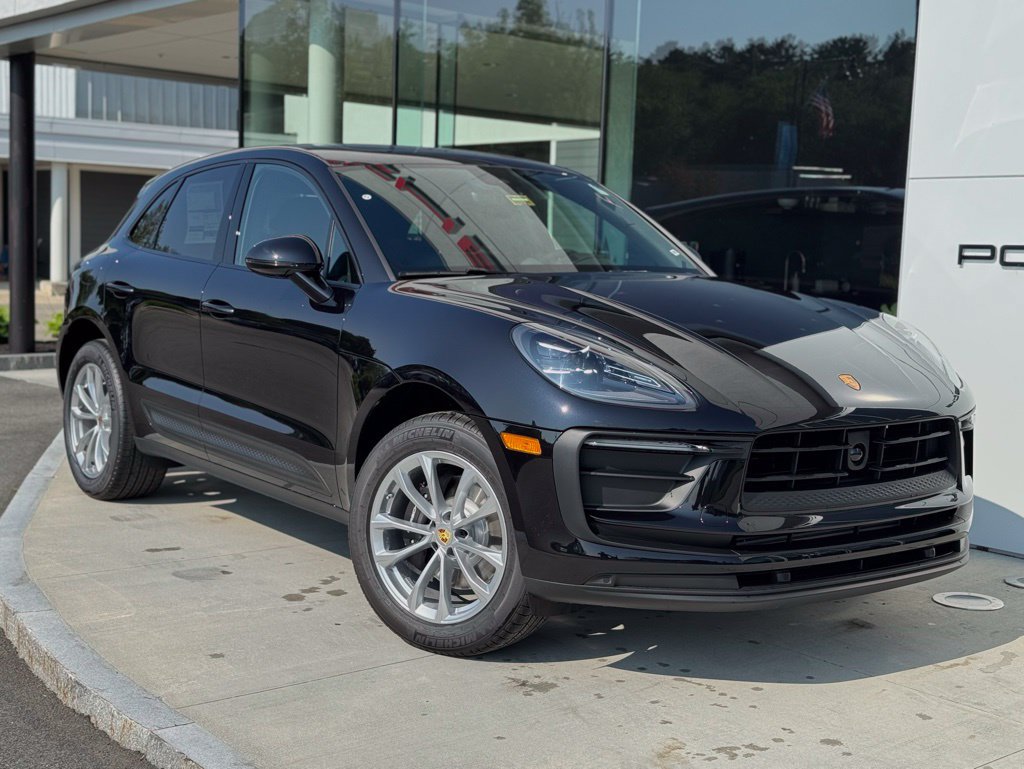 Certified 2025 Porsche Macan AWD/4WD image 14