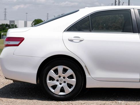 Used 2011 Toyota Camry FWD image 8