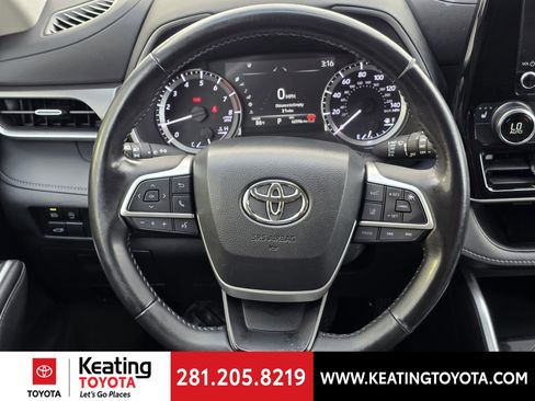 Used 2024 Toyota Highlander XLE FWD image 27