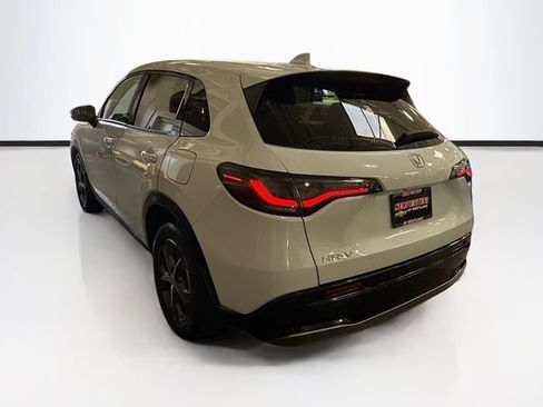 Used 2024 Honda HR-V EX-L image 8