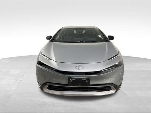 Used 2024 Toyota Prius Prime FWD image 3