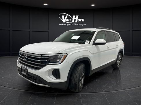 Used 2024 Volkswagen Atlas SE AWD/4WD image 3