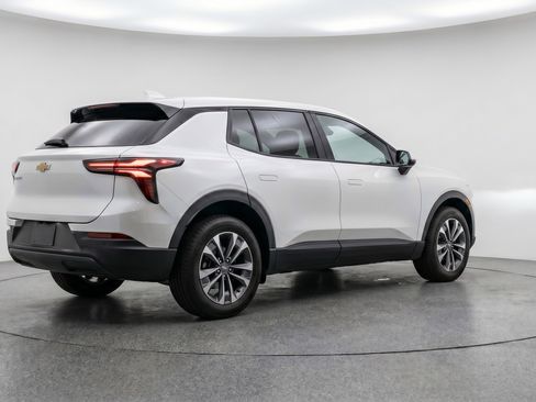 Used 2025 Chevrolet Equinox LT FWD image 9