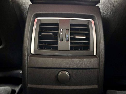 Used 2018 BMW 330i xDrive Sedan w/ Convenience Package AWD/4WD image 19