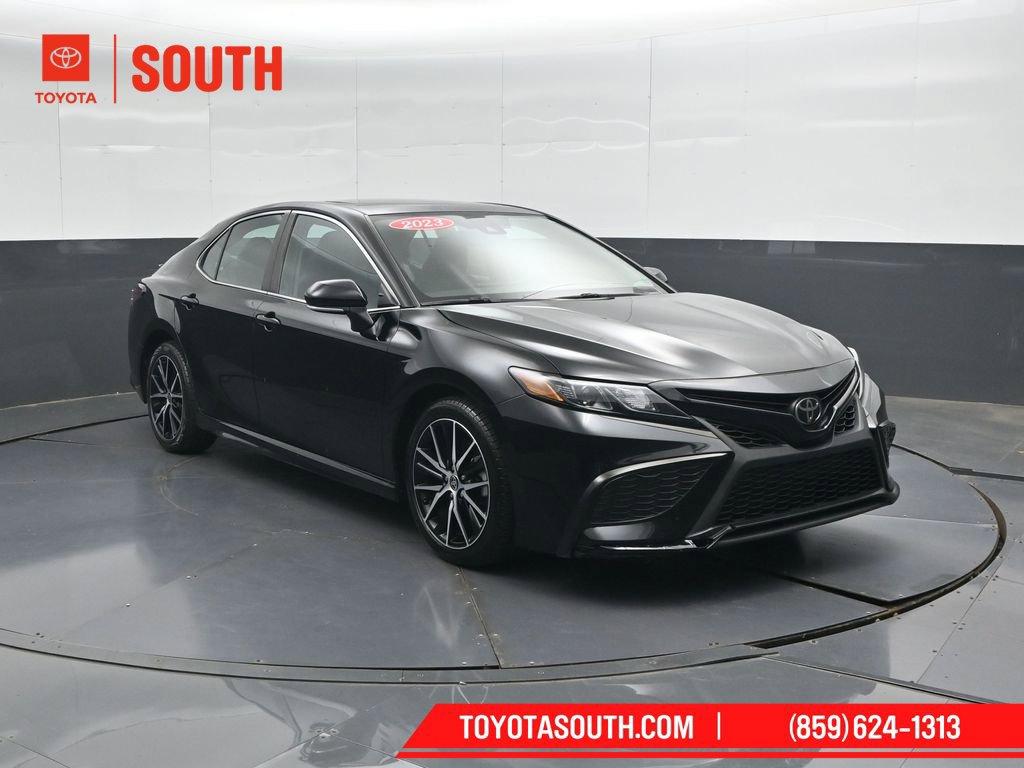 Used 2023 Toyota Camry SE w/ Convenience Package FWD image 4