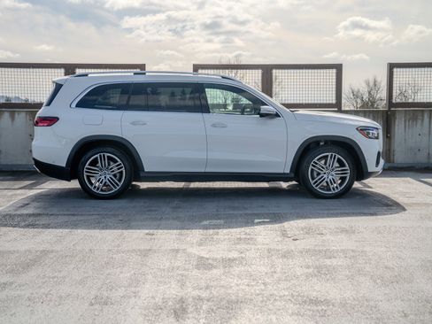 Used 2025 Mercedes-Benz GLS 450 4MATIC image 4