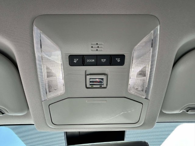 Used 2025 Toyota RAV4 LE AWD/4WD image 31