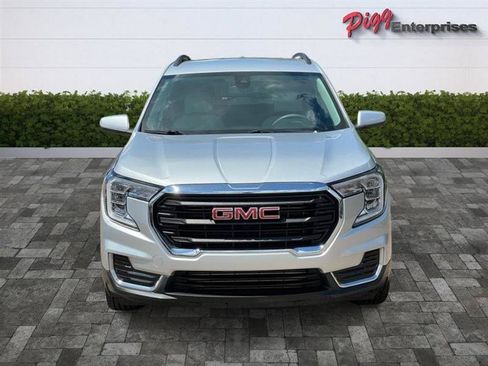 Used 2022 GMC Terrain SLE w/ Driver Convenience Package FWD image 5