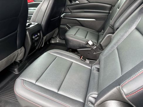 Used 2025 Chevrolet Traverse Z71 w/ Driver Confidence Package image 16