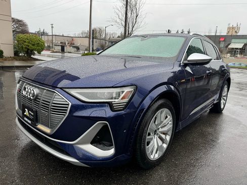 Used 2022 Audi e-tron S Premium Plus image 4