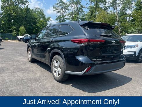 Used 2020 Toyota Highlander LE FWD image 5