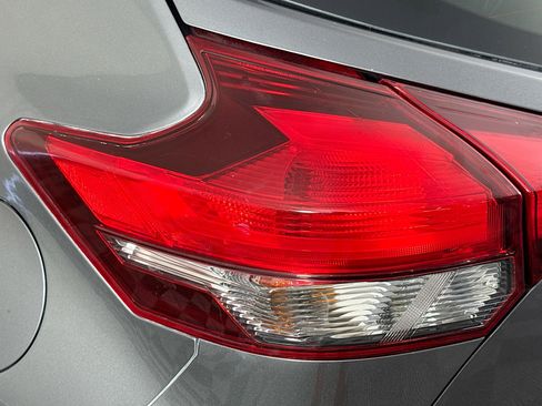 Used 2020 Nissan Kicks S image 32