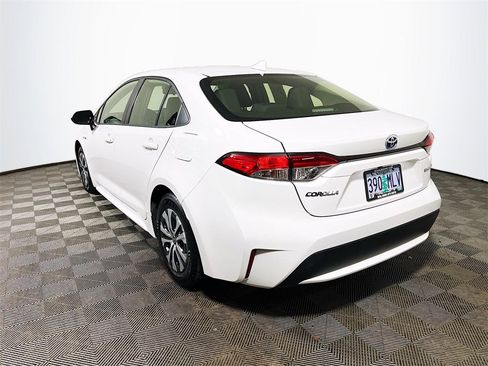 Used 2021 Toyota Corolla LE image 6