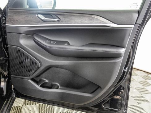 New 2025 Jeep Grand Cherokee Limited image 40