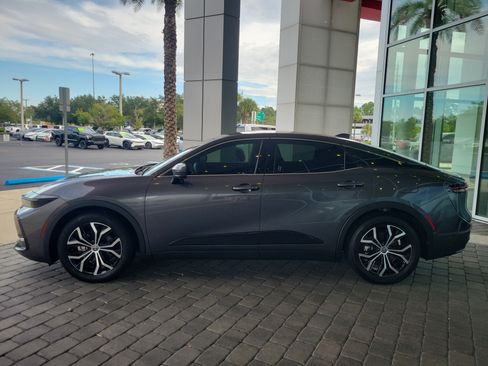 Certified 2024 Toyota Crown AWD/4WD image 3