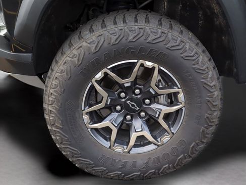 Used 2024 Chevrolet Colorado ZR2 w/ Technology Package AWD/4WD image 34