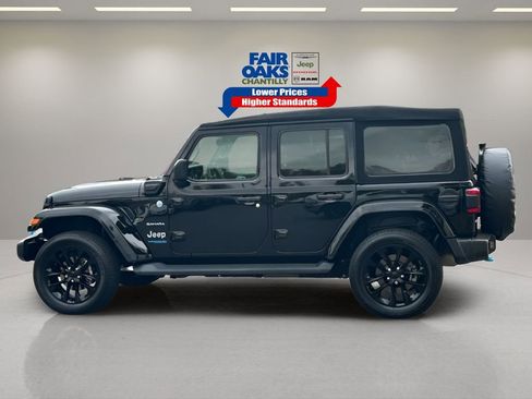 Used 2022 Jeep Wrangler Unlimited Sahara w/ Cold Weather Group image 10