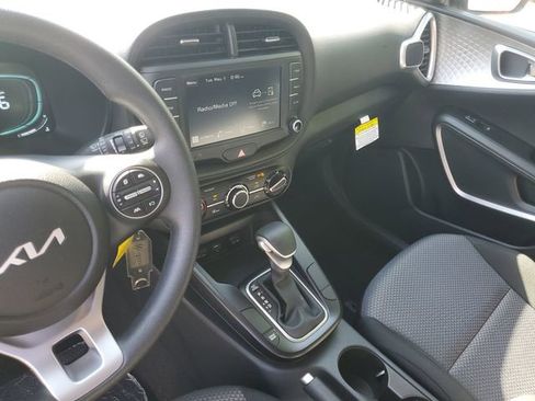 Used 2025 Kia Soul LX FWD image 21