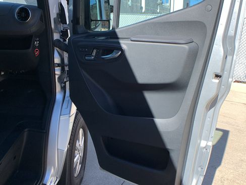 Used 2022 Mercedes-Benz Sprinter 2500 image 22