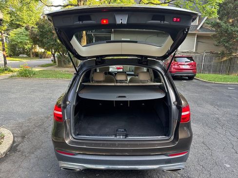 Used 2017 Mercedes-Benz GLC 300 4MATIC image 34
