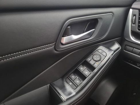 New 2025 Nissan Rogue SV w/ SV Premium Package image 16