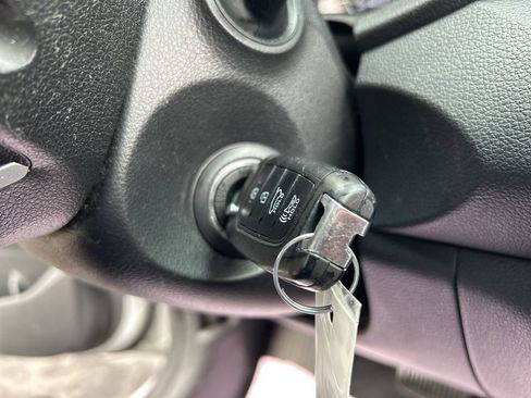 Used 2019 Hyundai Elantra GT image 16