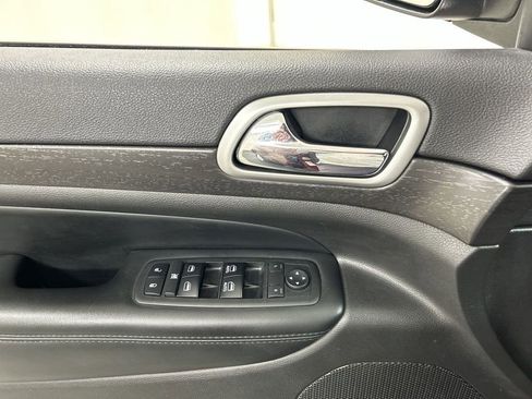 Used 2018 Jeep Grand Cherokee Laredo AWD/4WD image 11