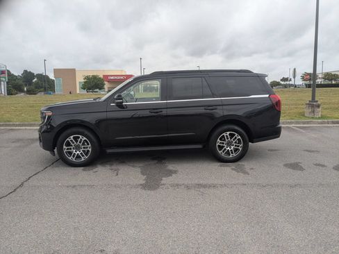 Used 2025 Ford Expedition Active RWD image 6