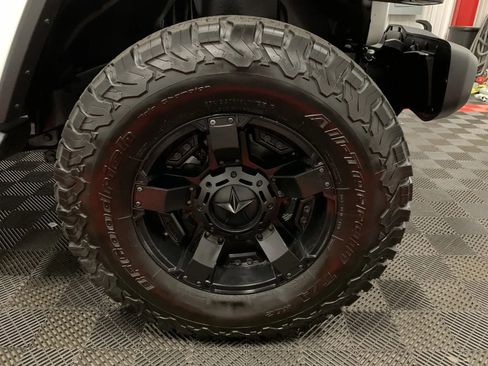 Used 2019 Jeep Wrangler Unlimited Sahara w/ Dual Top Group image 23